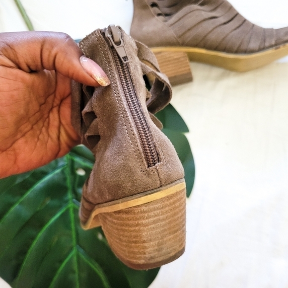 Carlos Santana Vanna cutout booties - Picture 10 of 15